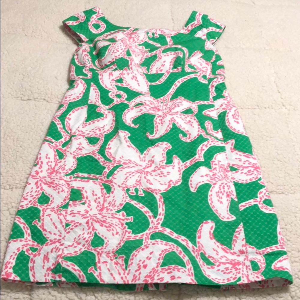 Size 4 adorable and classy shift dress